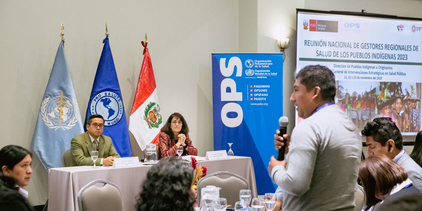 Participante se presenta durante el taller