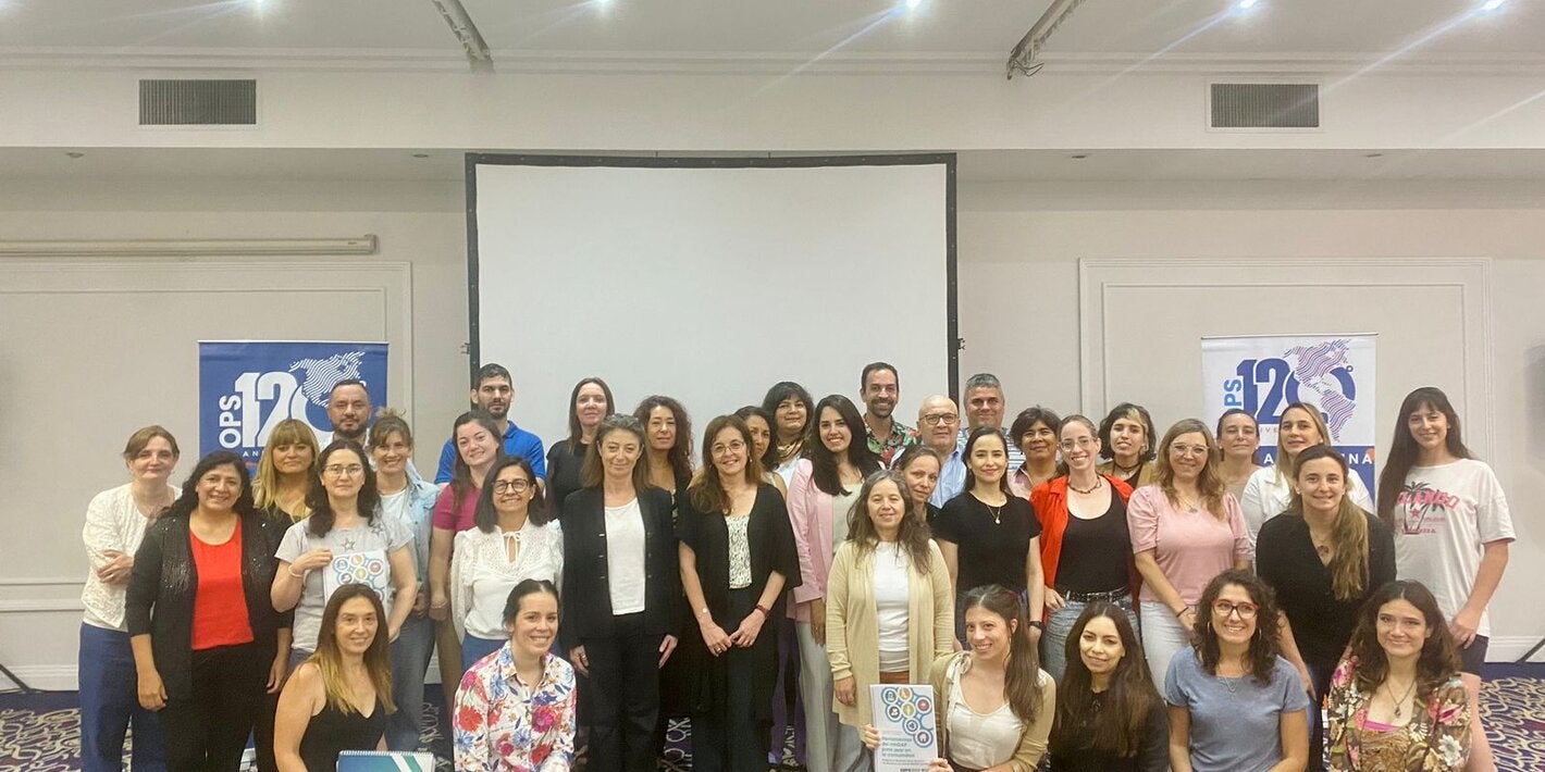 Foto grupal de participantes del curso