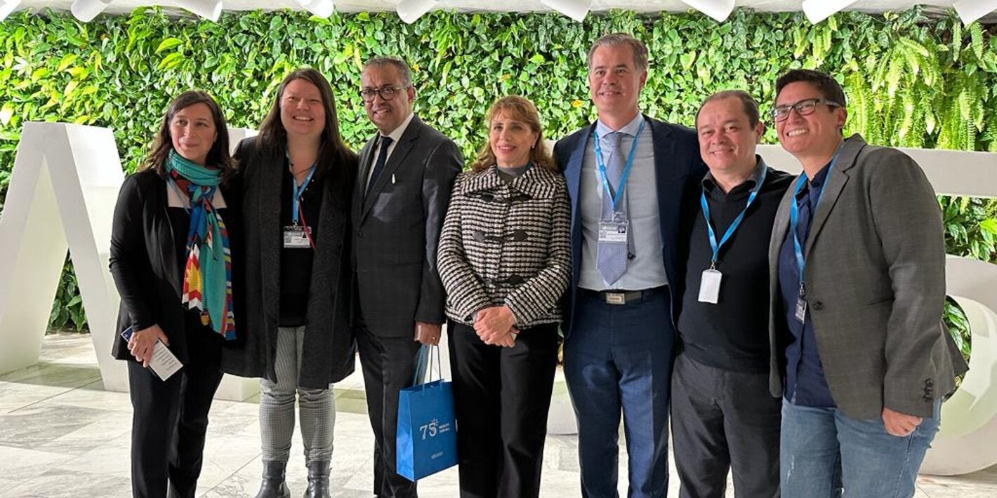 Participantes con el Dr. Tedros