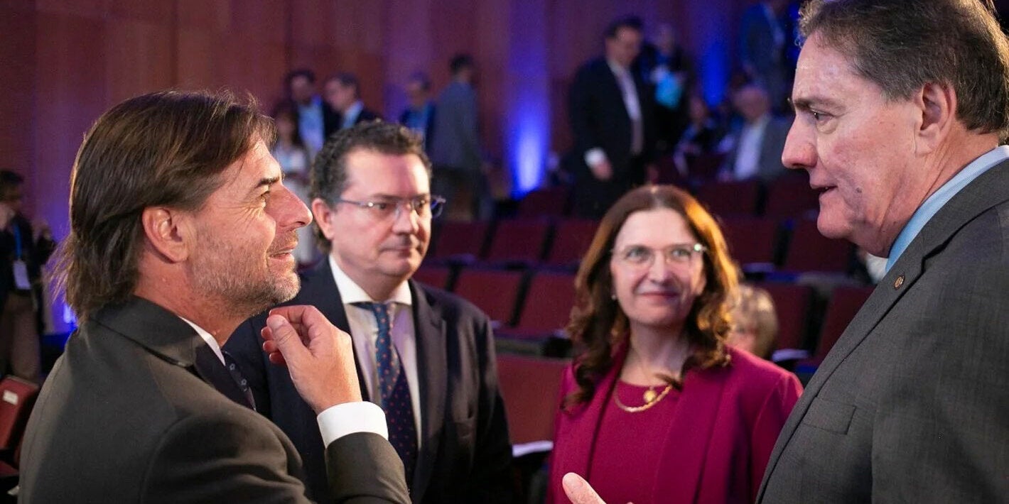 Dr. Barbosa thanked the President of Uruguay, Luis Lacalle Pou, and highlighted the country's National Integrated Health System (SNIS)