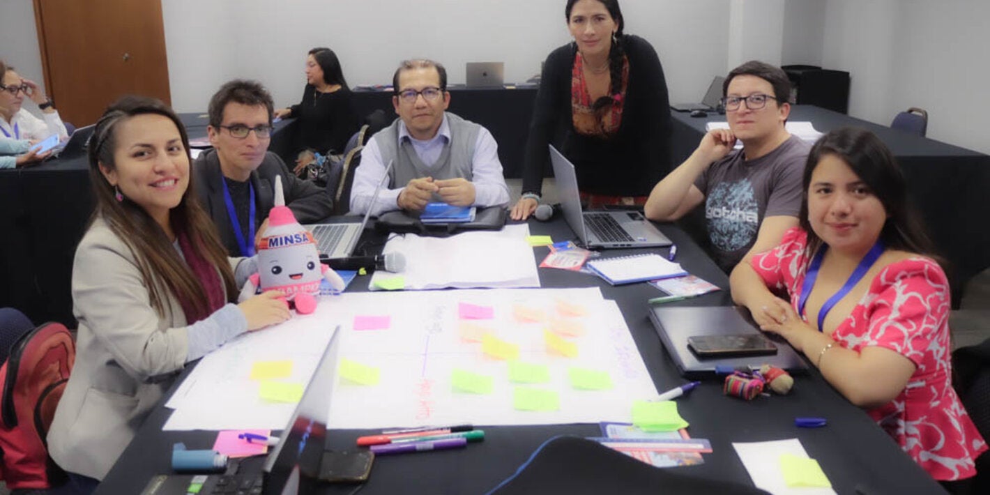 Ejercicio práctico durante el taller de Comunicación de riesgo y participación comunitaria