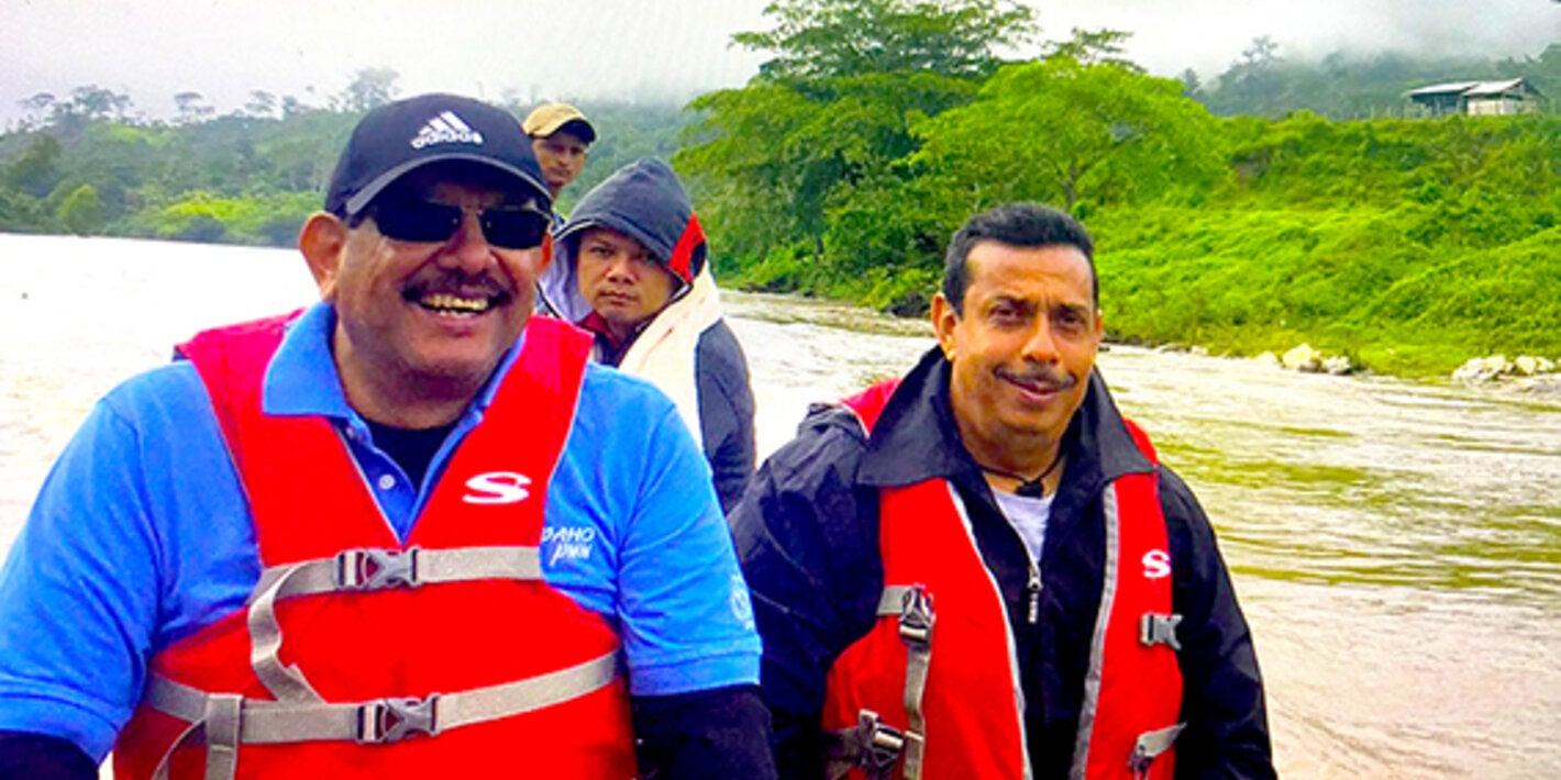 El Dr. Róger Montes en gira de trabajo.