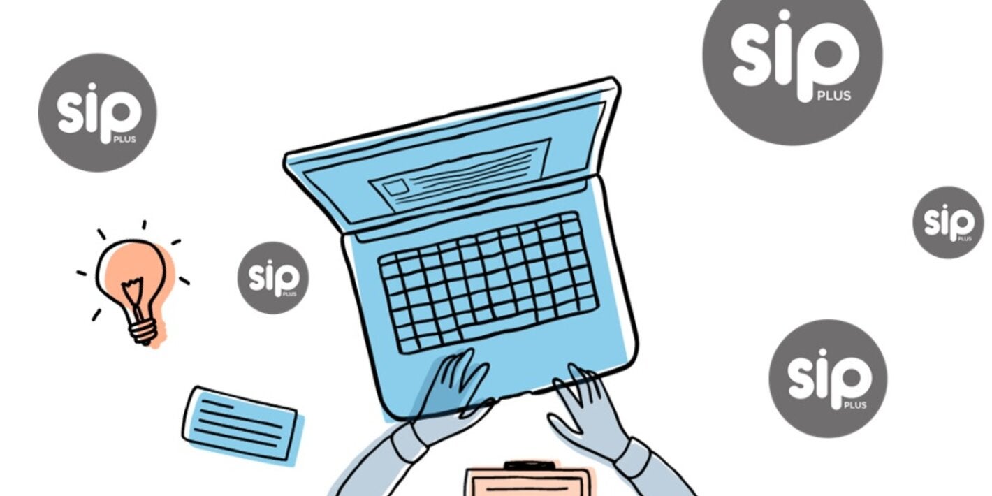 ilustración computadora y logos SIP Plus