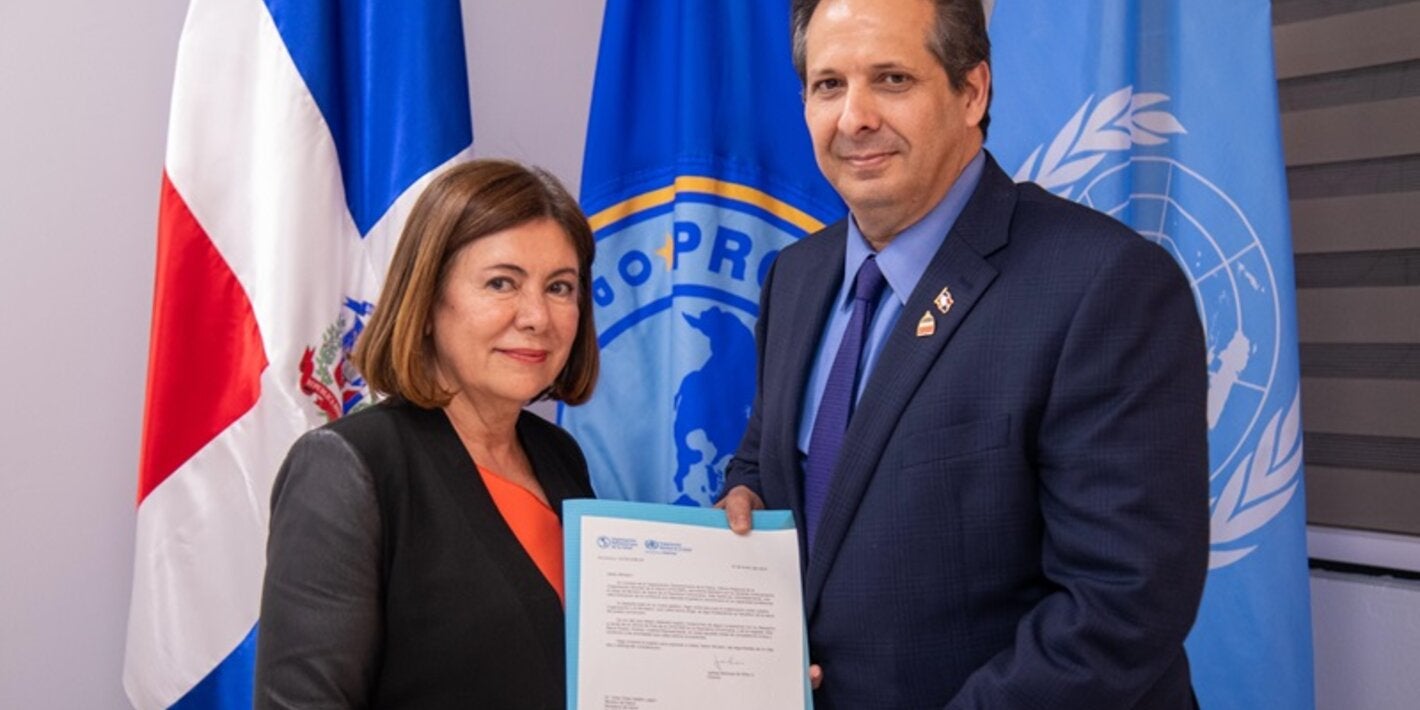 Ministro de Salud Pública visita instalaciones de la OPS y se reúne con equipo