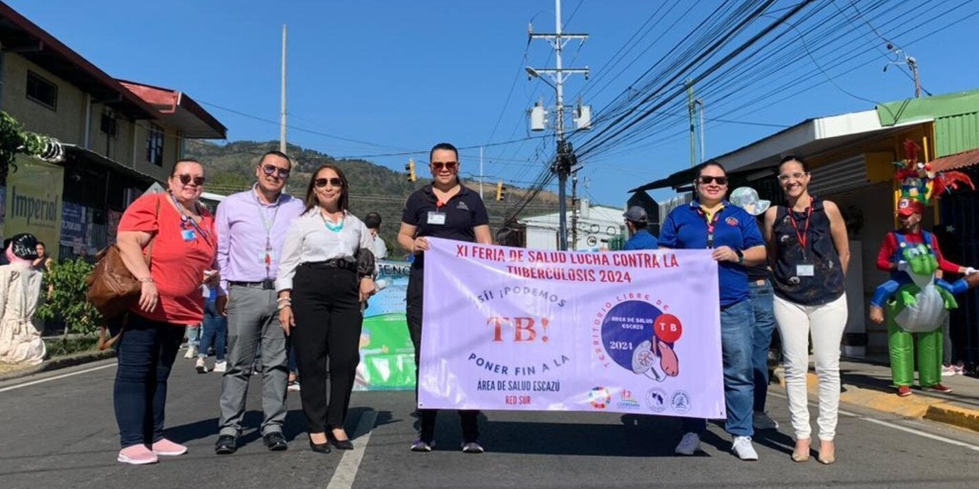 Homenajeados de la actividad encabezando el pasacalle