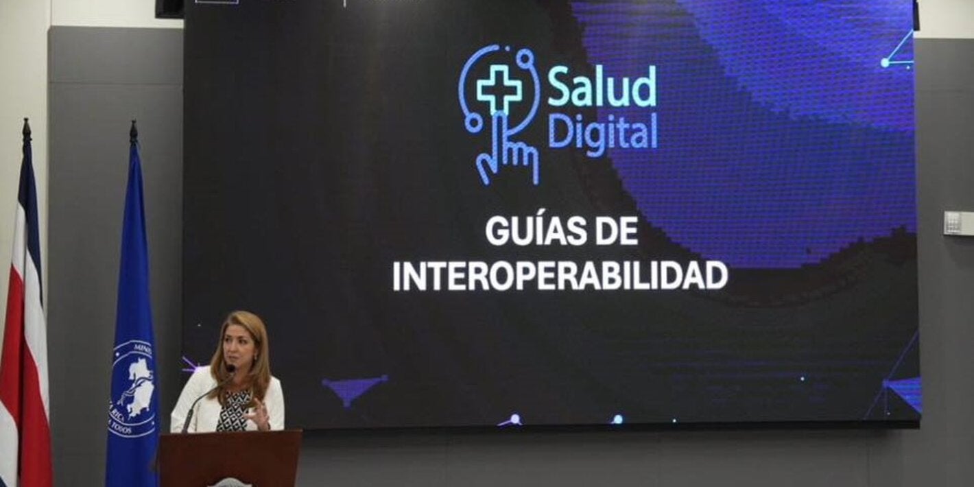 Ministra de Salud durante su presentación