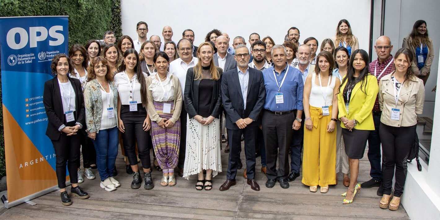 foto de los participantes del taller y de la representante de OPS en Argentina y del ministro de Salud de la Nación