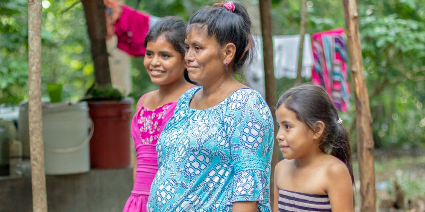 Doña Elsa y sus hijas reciben teleconsulta en Trinidad-Santa Bárbara