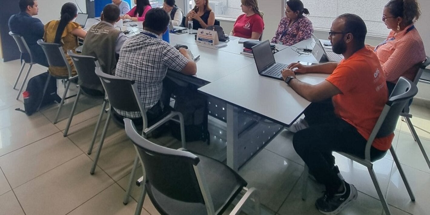 Equipos de SESAL y de OPS en la construcción de la Estrategia de Comunicación de Riesgos