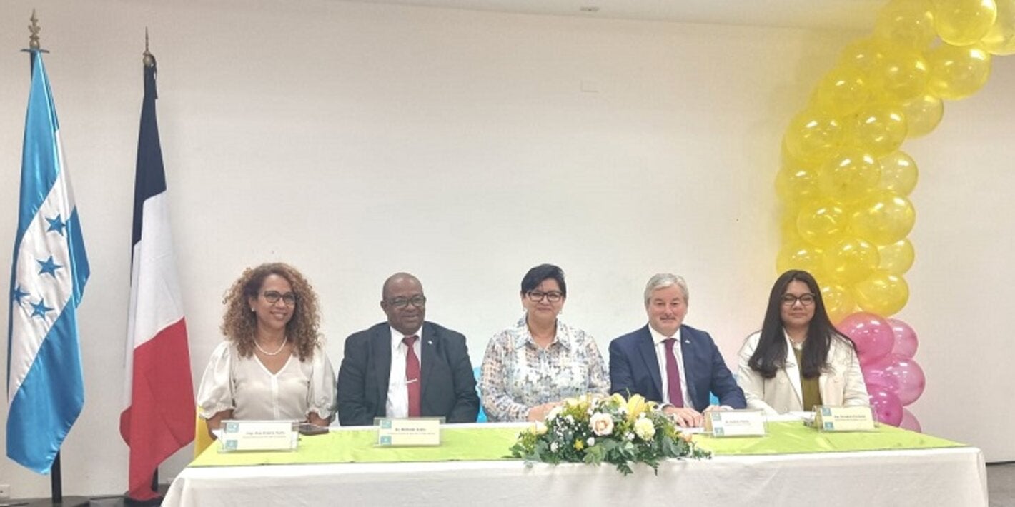 Mesa principal inauguración Día Mundial del Riñon 2024