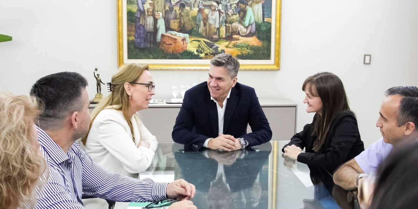 Foto de la reunión entre el equipo de OPS y autoridades de Chaco