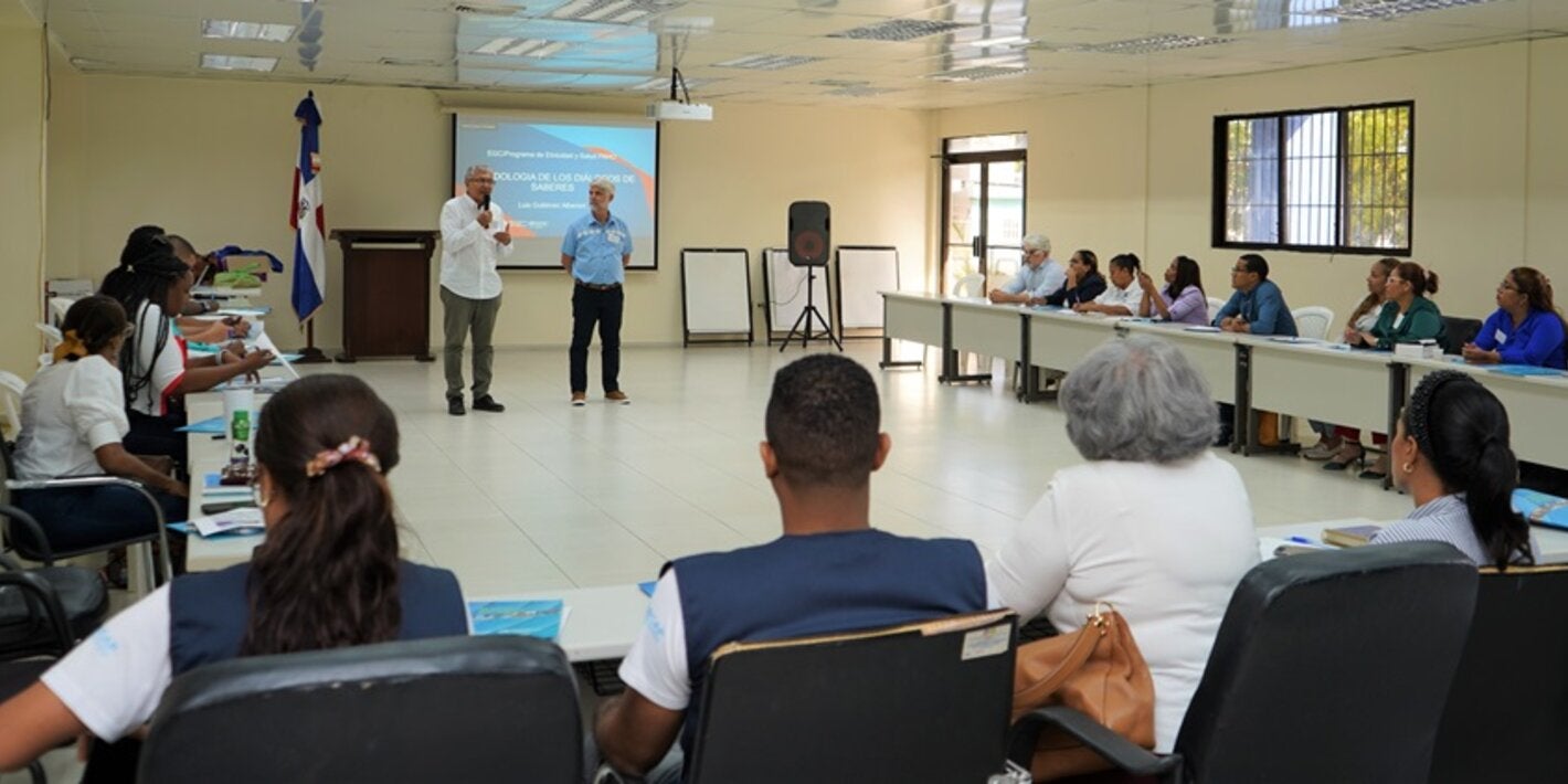 Expertos capacitan facilitadores en Diálogos de Saberes con Teatro Espontáneo