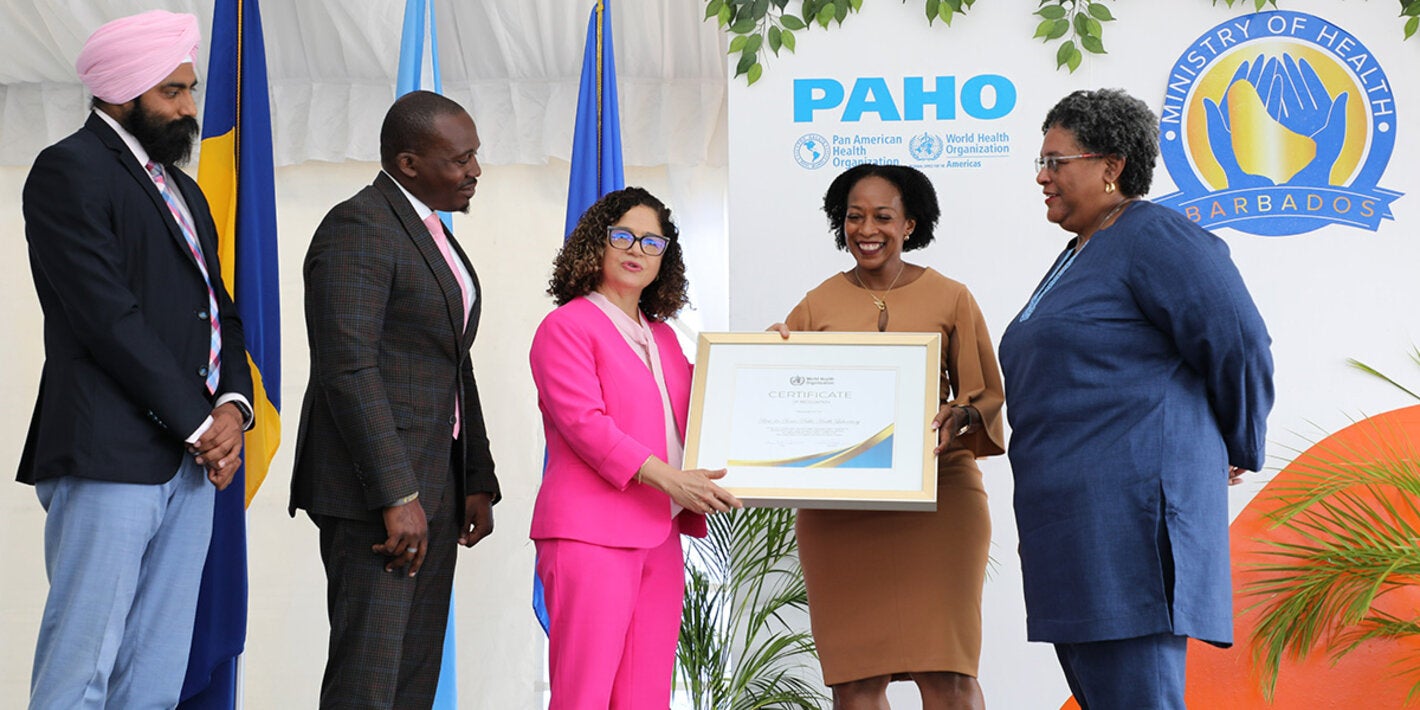 Presentation of certificate Best-dos Santos Laboratory Barbados