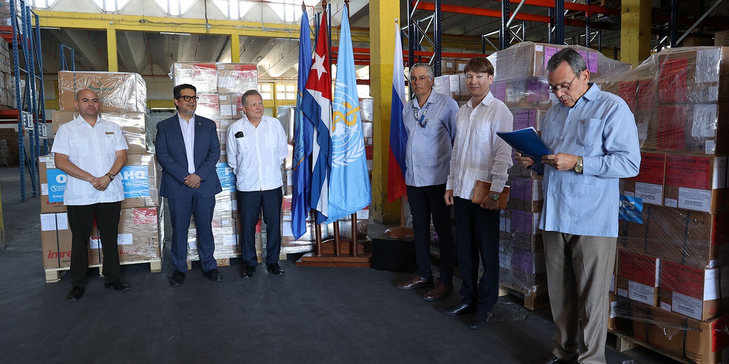 Acto de entrega oficial de donación rusa a Cuba de kits médicos de emergencias