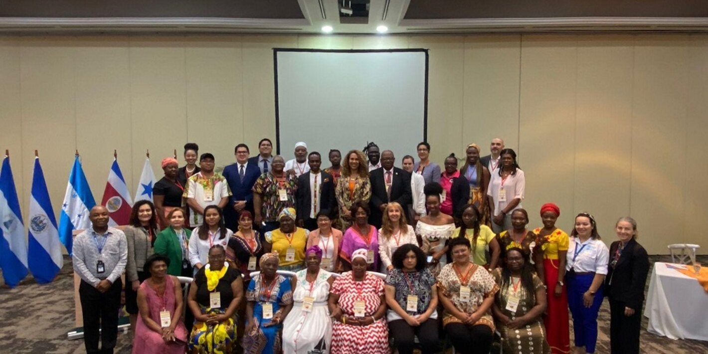 Foto de grupo consulta afrodescendiente