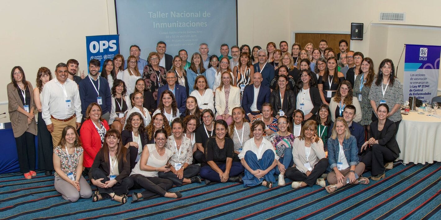 Foto grupal de las y los participantes del taller