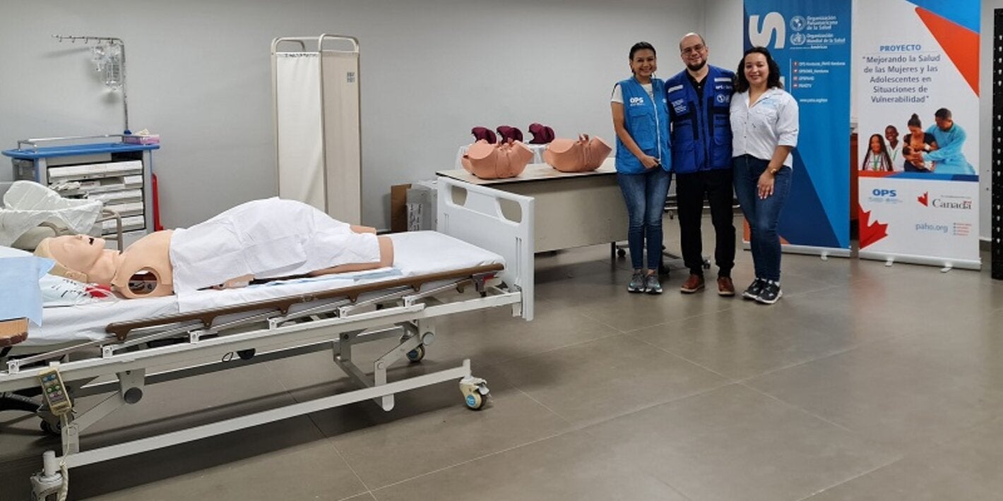 Equipo de simulación clínica en el Hospital Mario Catarino Rivas