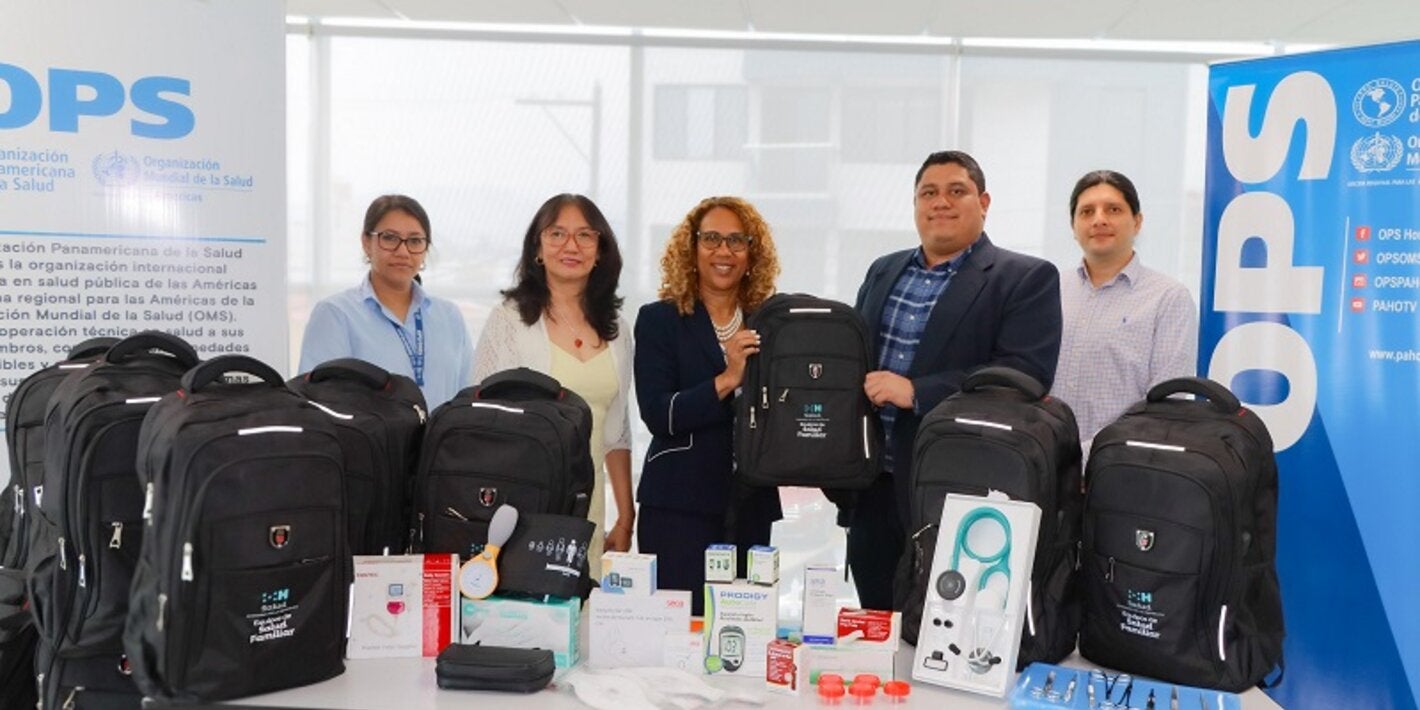 Mochilas para ESFAM donadas a Roatán