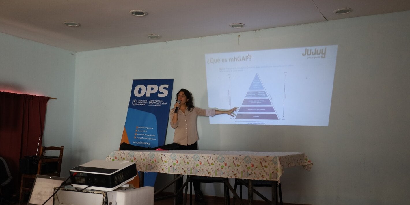 Exposición sobre mhGAP comunitario durante el lanzamiento
