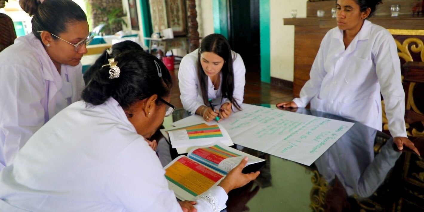 Fortalecimiento de capacidades del personal de salud con enfoque de habilidades para la vida para un desarrollo saludable de adolescentes y jóvenes  