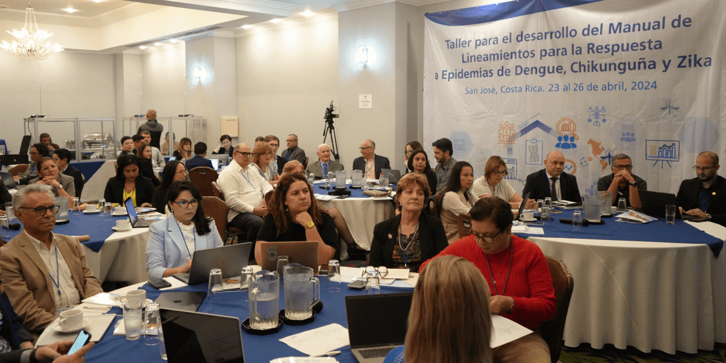 Participantes durante la sesión inaugural