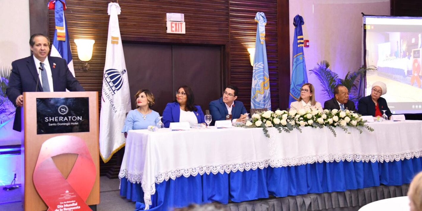 OPS apoya a Ministerio de Salud Pública en implementar auto prueba de VIH en República Dominicana