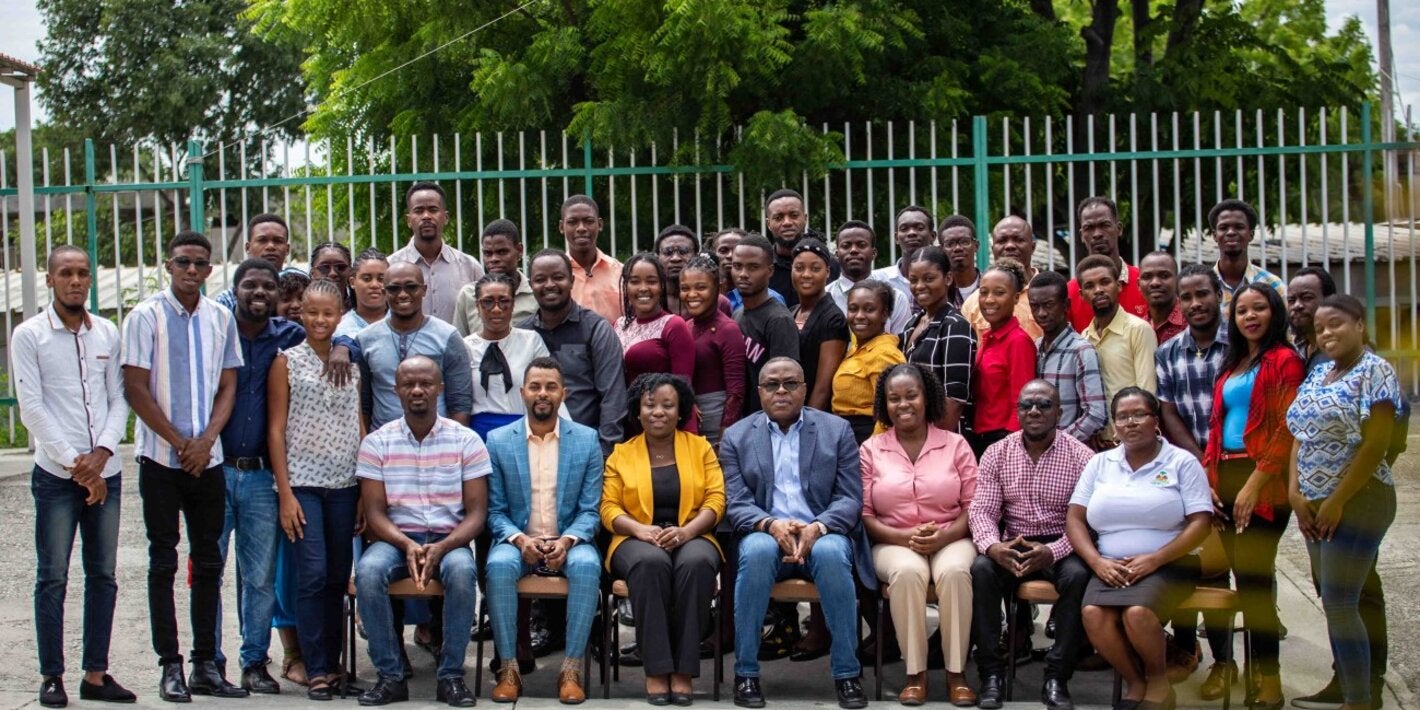 Groupes d'etudiants en pharmacie a l'universite d'etat d'Haiti