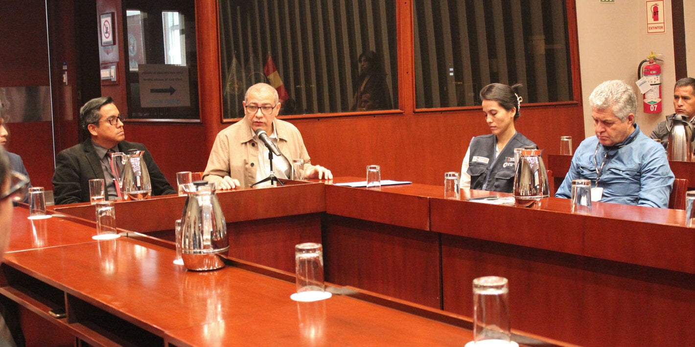 Autoridades brindan palabras de apertura de la reunión