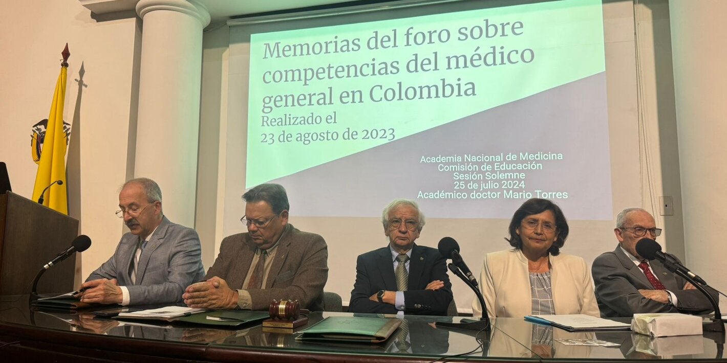Mesa directiva foro competencias medicos