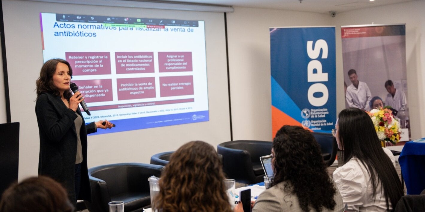 Antibióticos solamente con fórmula médica