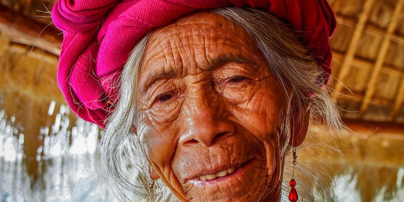 Mujer mayor indígena