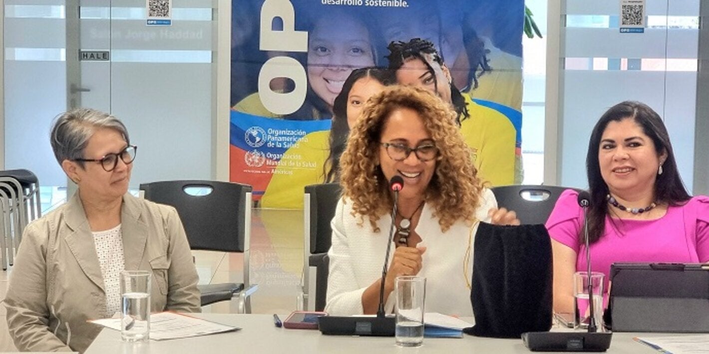 Representante de OPS en reconocimiento a coordinadoras BVS-Honduras