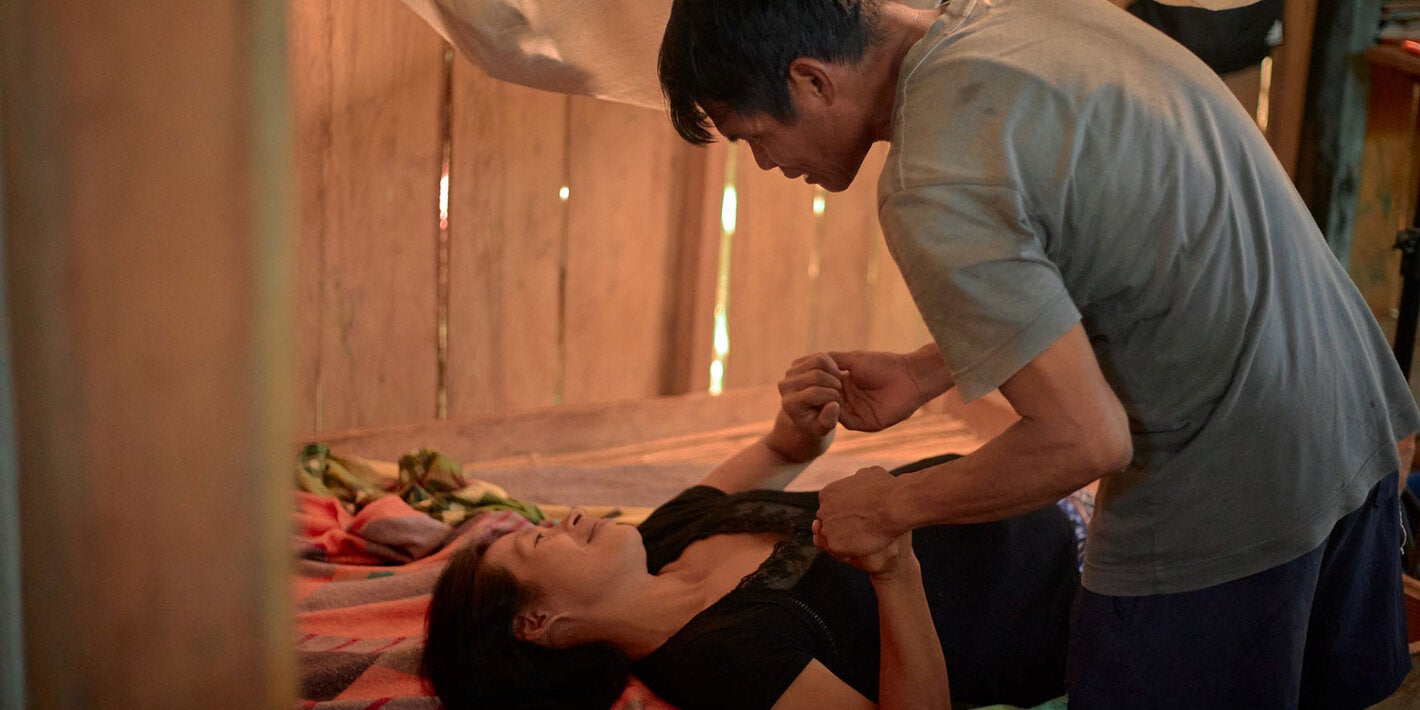 Husband support wife during pregnancy