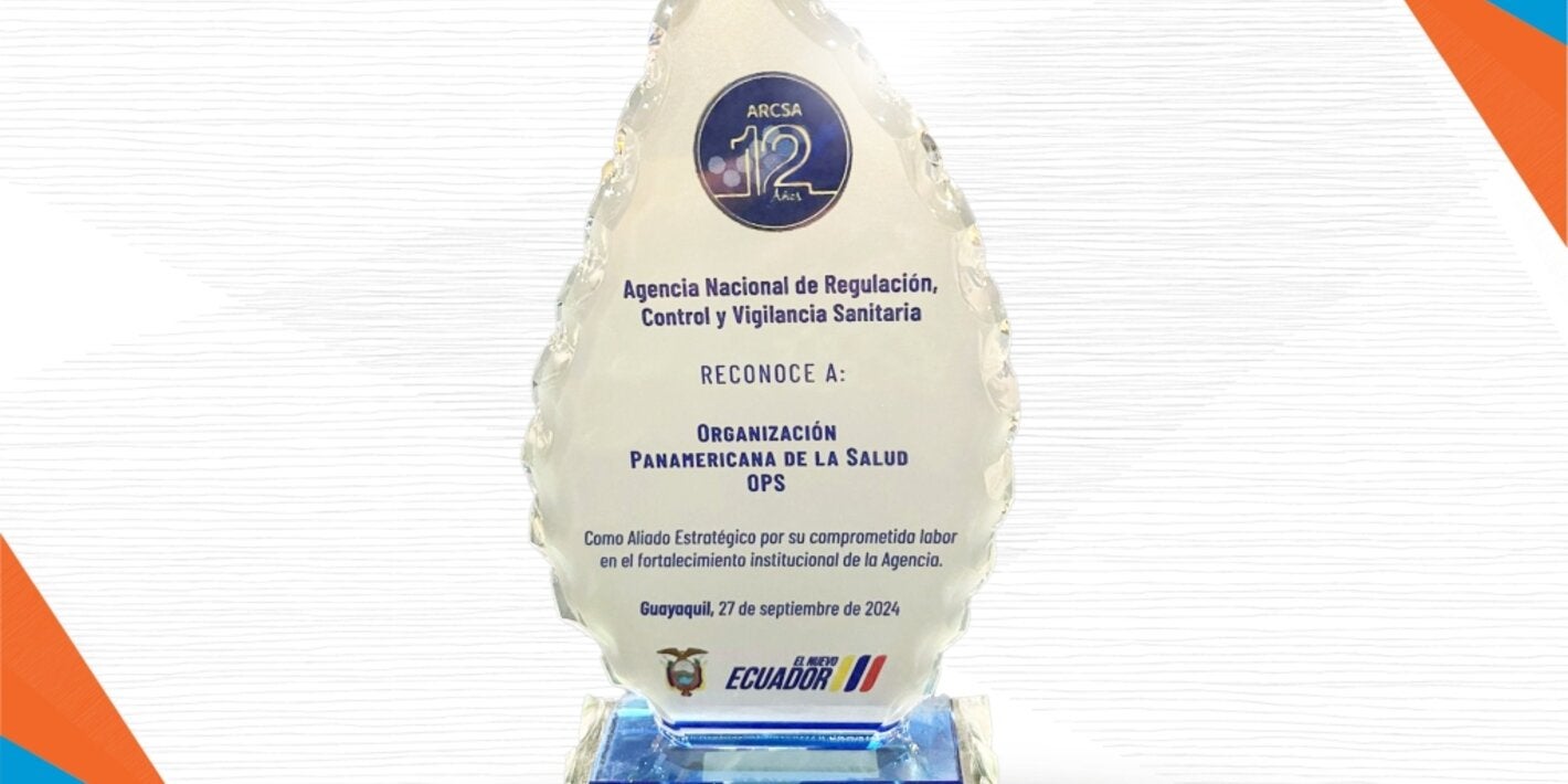 Reconocimiento que la ARCSA entregó a la OPS de Ecuador por el acompañamiento técnico que hace a la Autoridad Regulatoria
