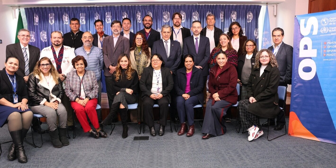 Participantes a la reunión, foto de grupo