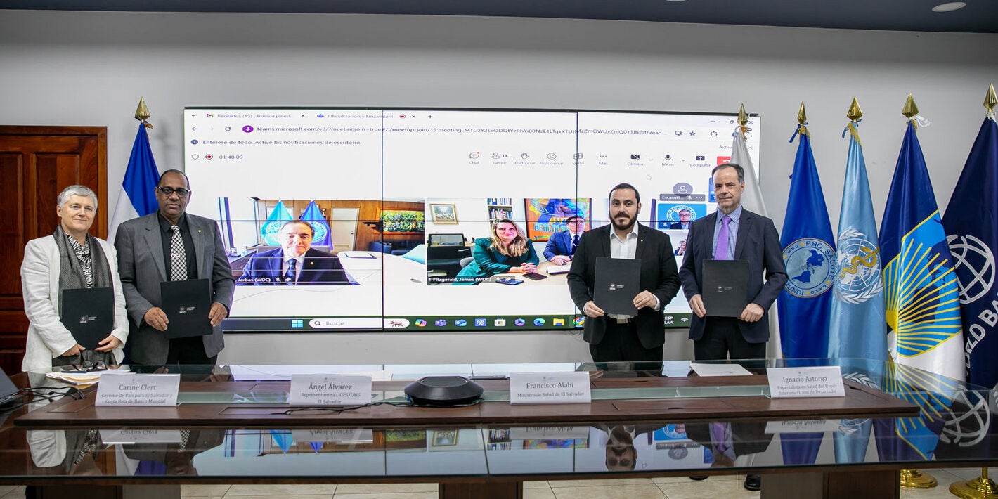 De izquierda a derecha:   Carine Clert, Gerente de País del Banco Mundial para El Salvador y Costa Rica,  Ángel Álvarez, Representante interino de OPS El Salvador, Jarbas Barbosa, Director de OPS/OMS, Olga Gómez, Representante del BID en El Salvador, Francisco Alabi, Ministro de Salud de El Salvador e Ignacio Astorga, Especialista en Salud del BID.