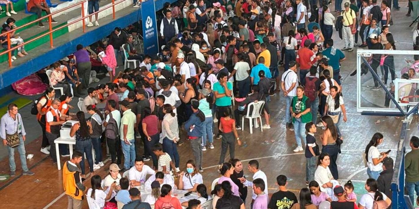Personas en un colice de la ciudad de cucuta solicitando ayuda humanitaria por la cituacion del catatumbo