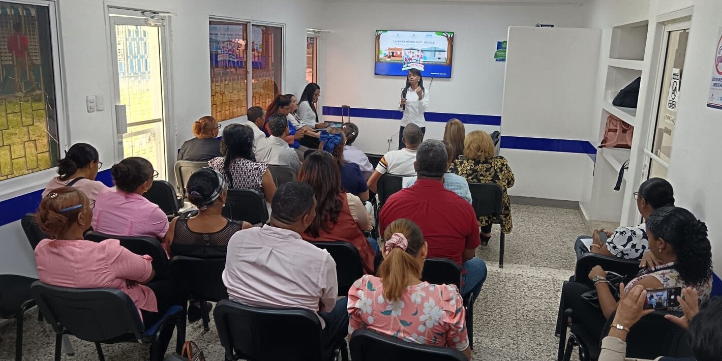 Proceso de capacitación a maestros, desde el Ministerio de Salud, en la campa;a Familia Antidengue en la escuelas de San Juan de la Maguana