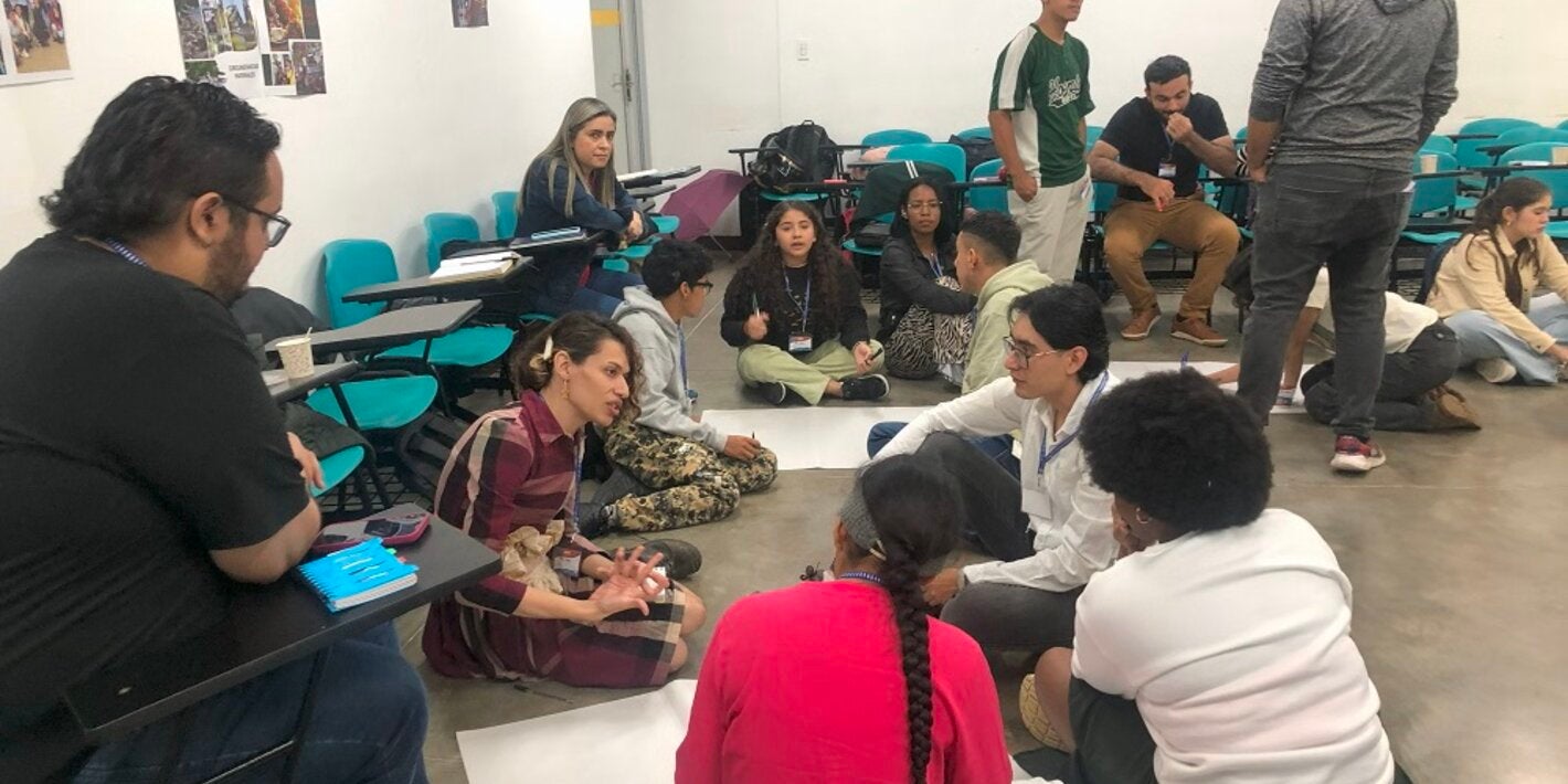 Jóvenes en el taller