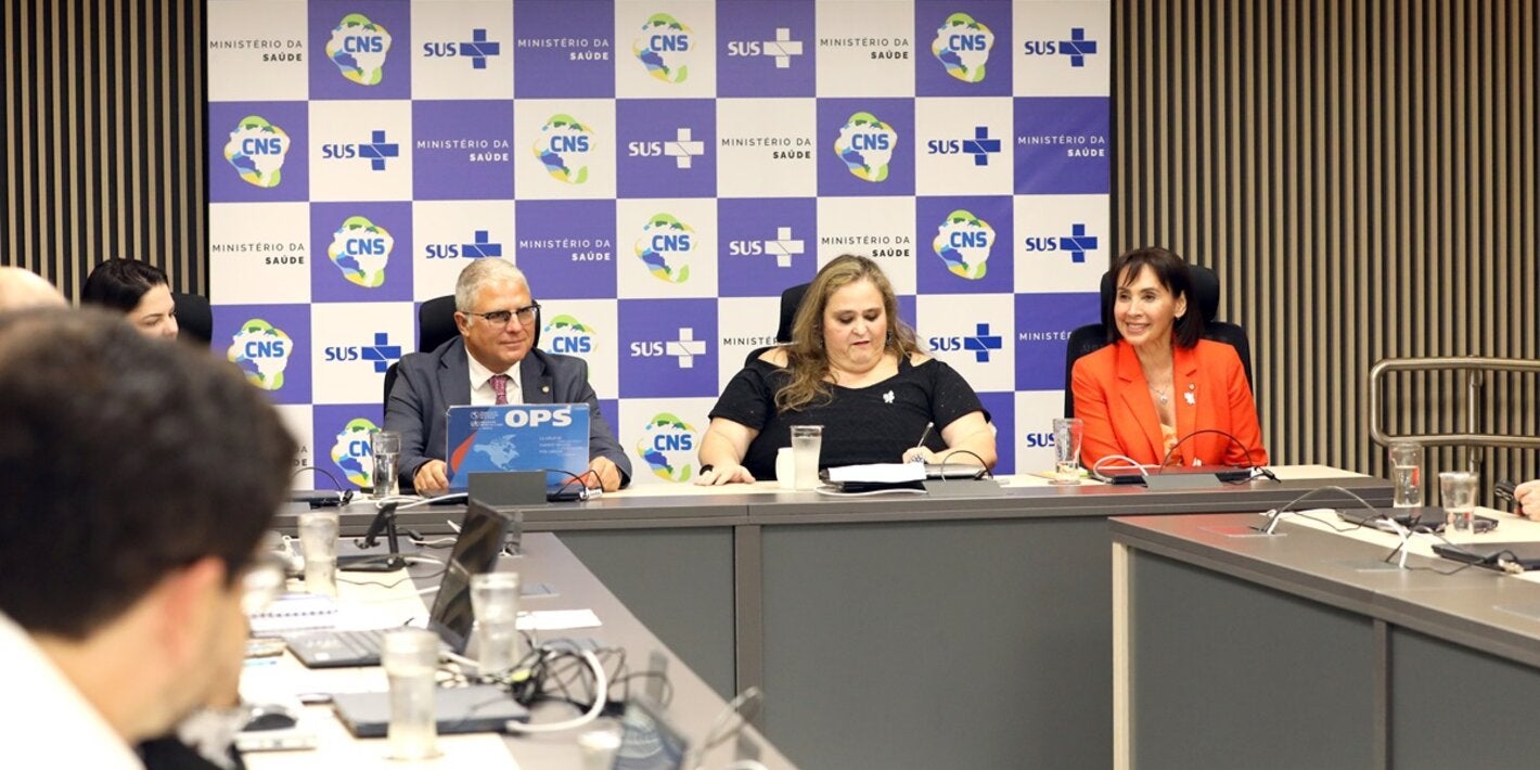 Cristian Morales, Fernanda Magano e Socorro Gross participam de mesa diretora do CNS