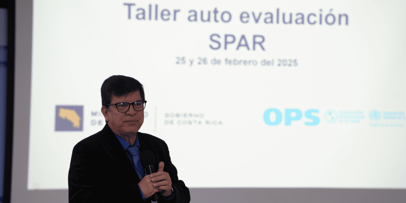 Director de Vigilancia de la Salud durante sus palabras de bienvenida