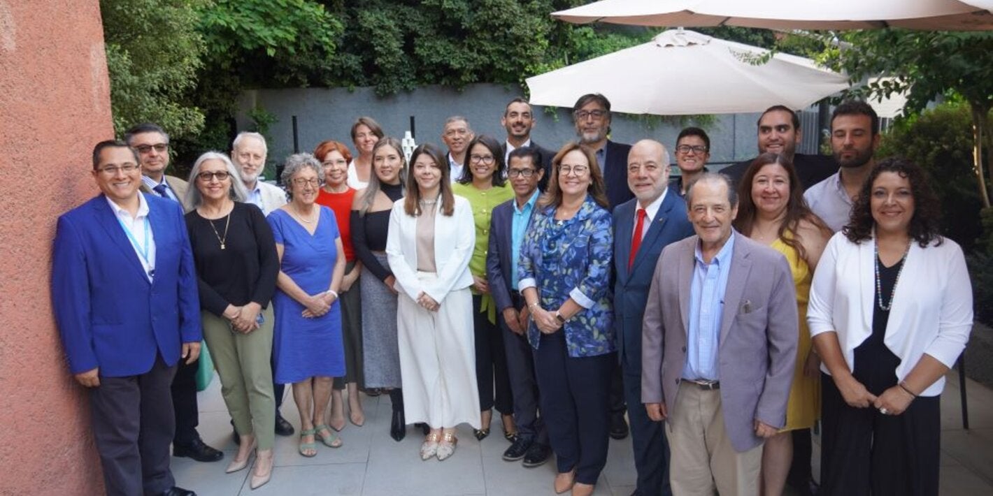 Representantes de siete países latinoamericanos se dieron cita en Santiago para abordar un desafío crucial: fortalecer las políticas de Recursos Humanos para la Salud (RHS). 