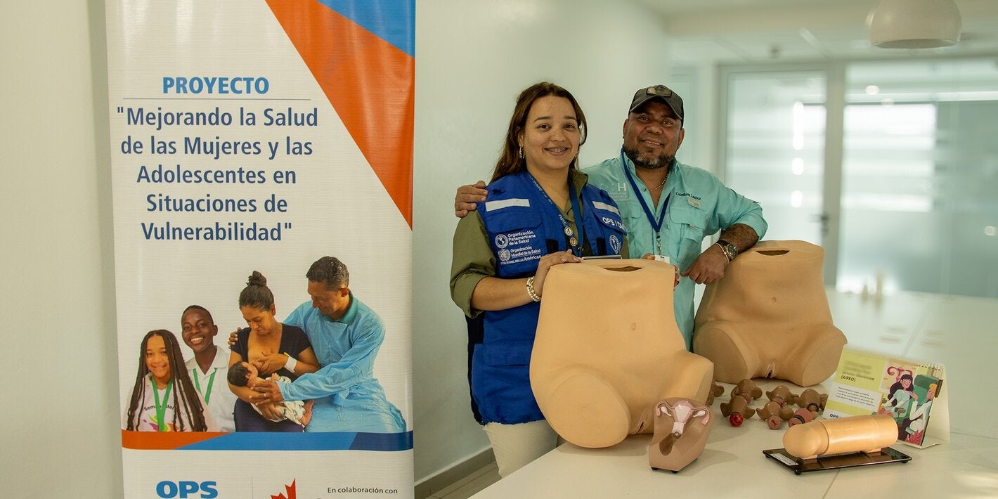 Entrega de donación de equipos para reducir la mortalidad materna en Honduras