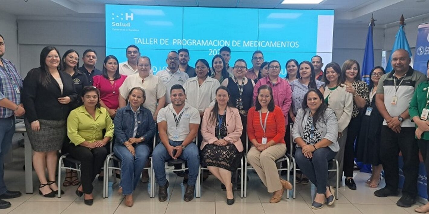 Equipos regionales en taller de programación de medicamentos