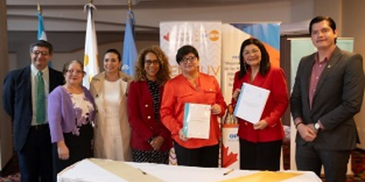 OPS y UNFPA apoyan a la SESAL entregando protocolos actualizados de salud materna y neonatal