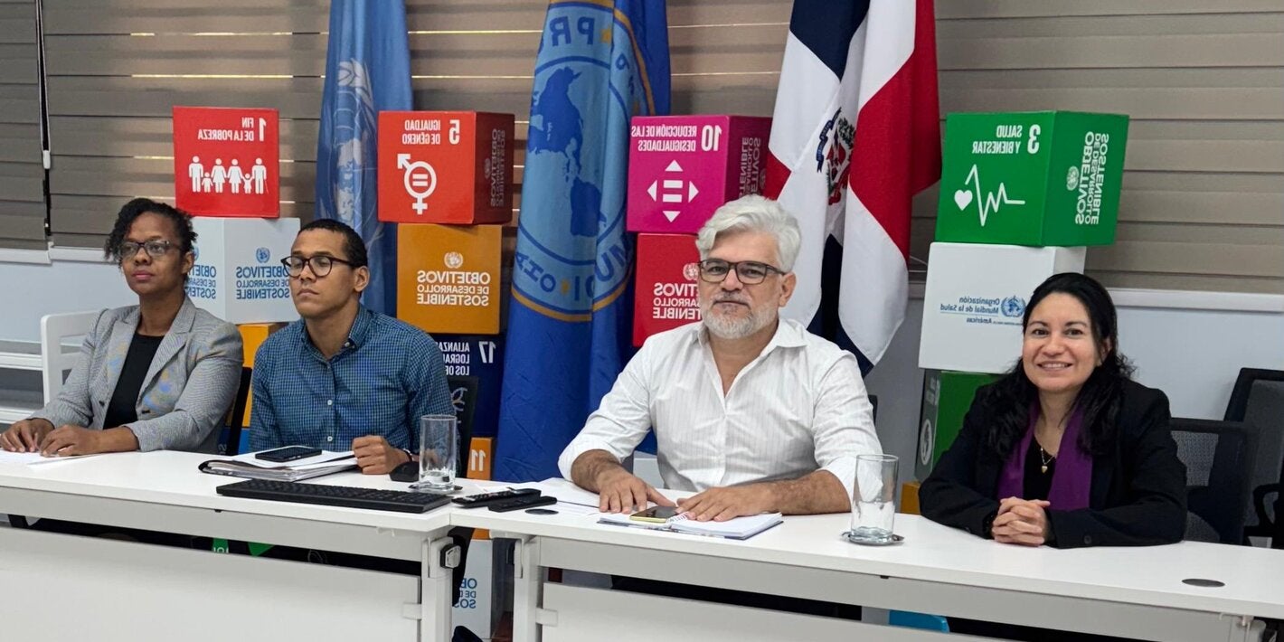 Ponentes en el inicio del curso de fortalecimiento de la capacidad del personal en respuesta a la violencia