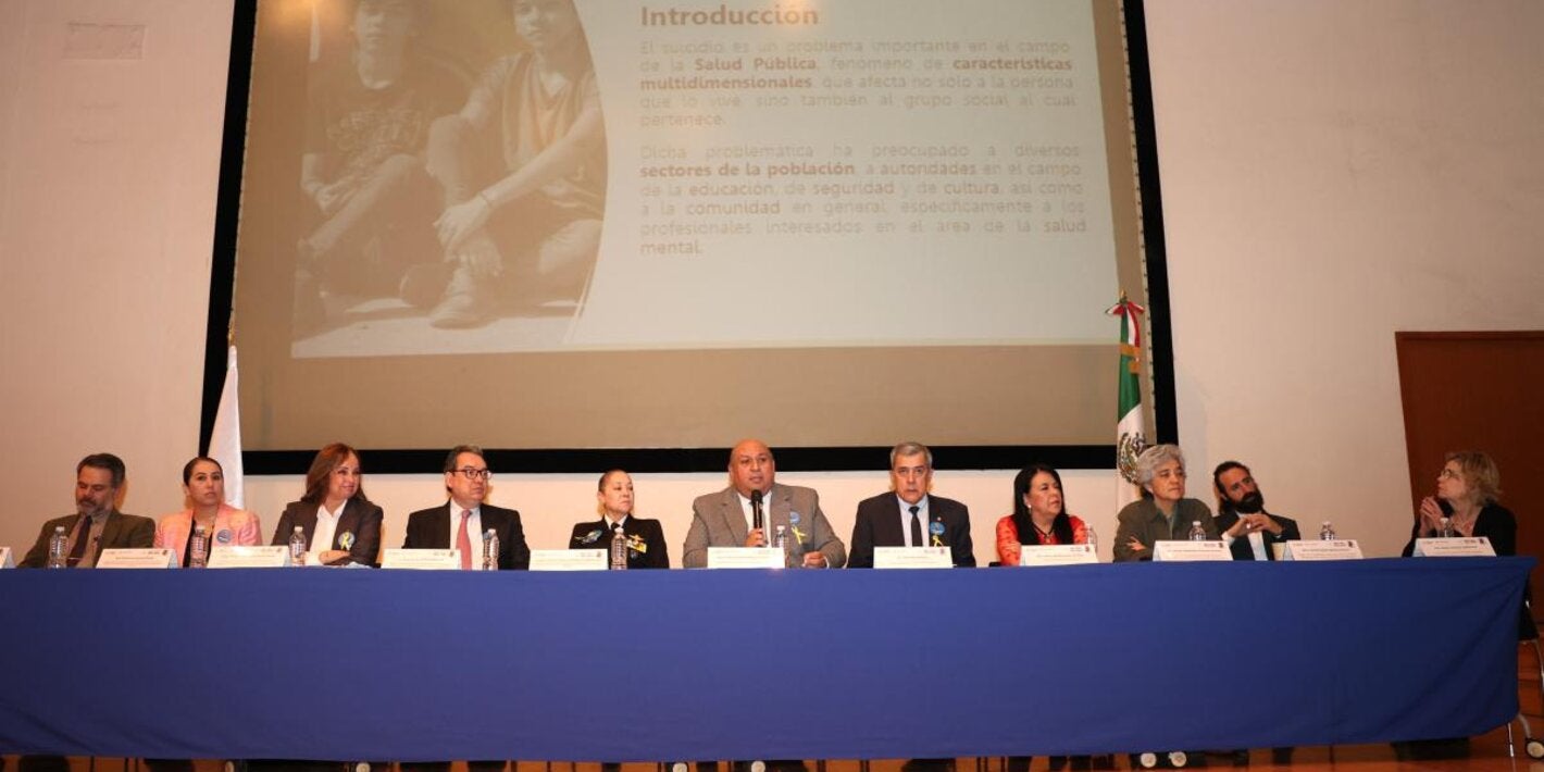 Autoridades de salud durante el lazamiento de la Campaña Nacional de Prevención del Suicidio "Dale color a tu vida"