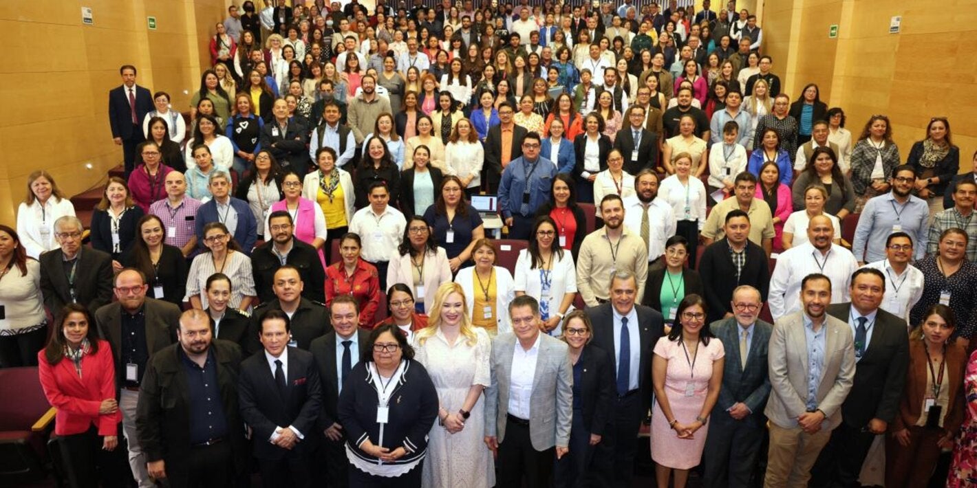 Foto grupal de más 300 personas participantes en la Reunión Nacional de Responsables en Vacunación, Epidemiología y Violencia Sexual