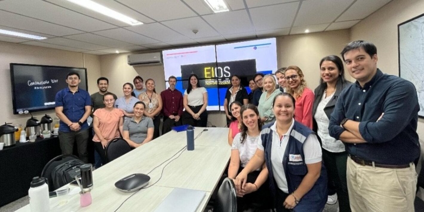 Participantes de taller posando a la cámara