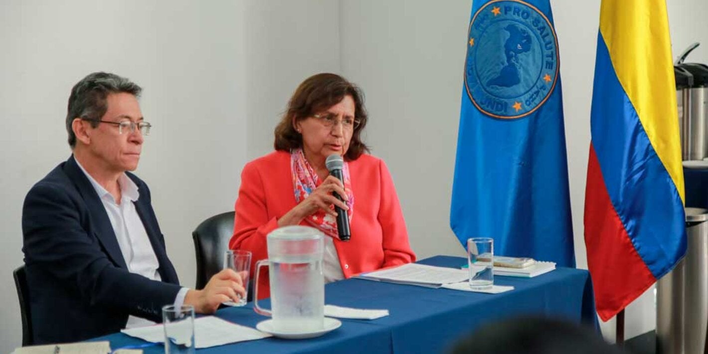 Dra. Tambini y Viceministro de Salud en la mesa dando apertura al taller